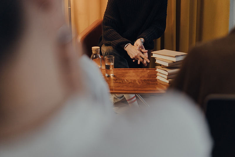 Menschen reden über Bücher